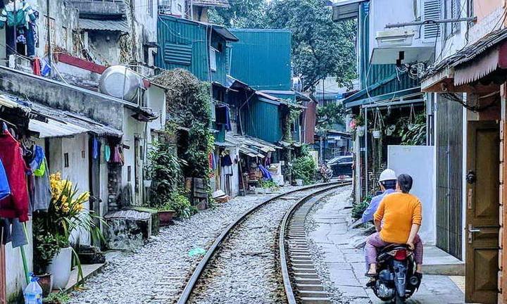 Nội dung: Mùa hè đang đầy vui vẻ với những xu hướng mới, và Huda Ice Twist đang chinh